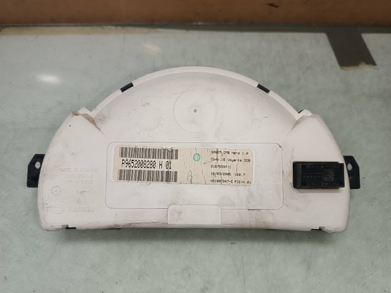 Recambio de cuadro instrumentos para citroen c3 hdi 70 furio referencia OEM IAM 21667252 P9652008280H01 