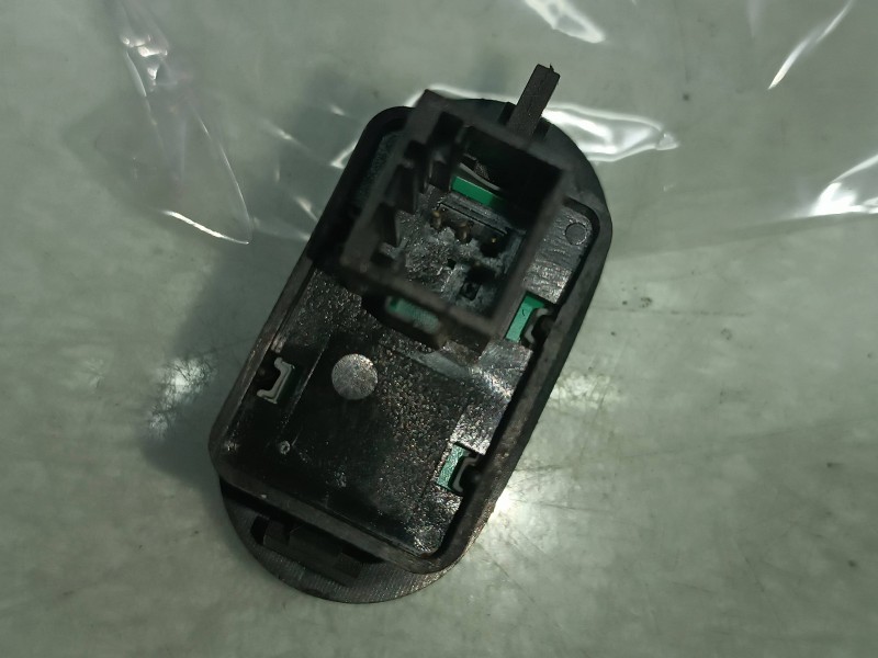 Recambio de mando elevalunas delantero izquierdo para citroen c3 hdi 70 furio referencia OEM IAM 27668  