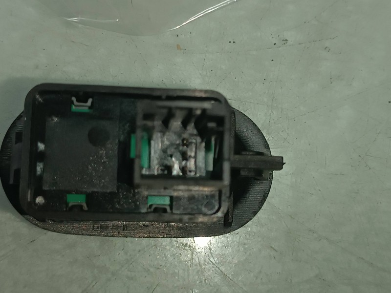 Recambio de mando elevalunas delantero izquierdo para citroen c3 hdi 70 furio referencia OEM IAM 27668  