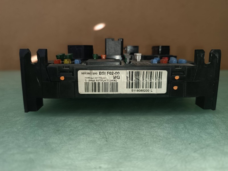 Recambio de caja reles / fusibles para citroen c3 referencia OEM IAM 9653667380 BSI F02 MG