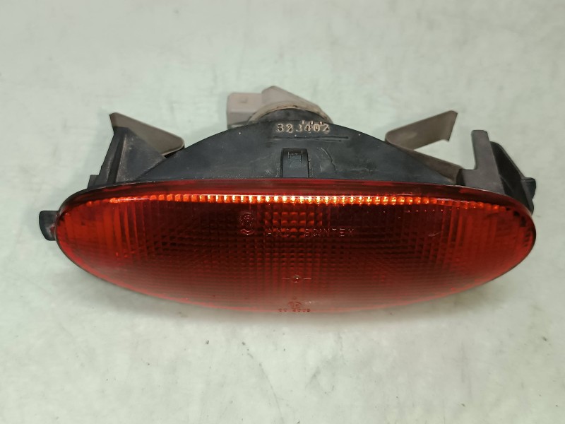 Recambio de luz central de freno para peugeot 206 berlina xt referencia OEM IAM 45106  2 PINES