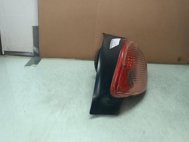 Recambio de piloto trasero derecho para peugeot 206 berlina xt referencia OEM IAM   