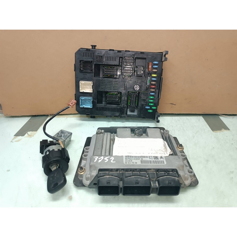 Recambio de centralita motor uce para peugeot 307 berlina (s2) xs referencia OEM IAM 9661377280 9660105980 KIT - BOSCH
