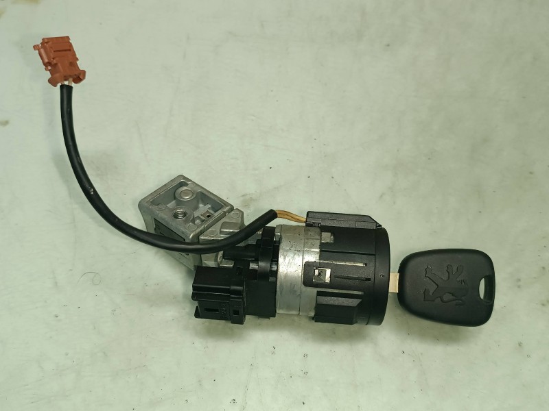 Recambio de centralita motor uce para peugeot 307 berlina (s2) xs referencia OEM IAM 9661377280 9660105980 KIT - BOSCH