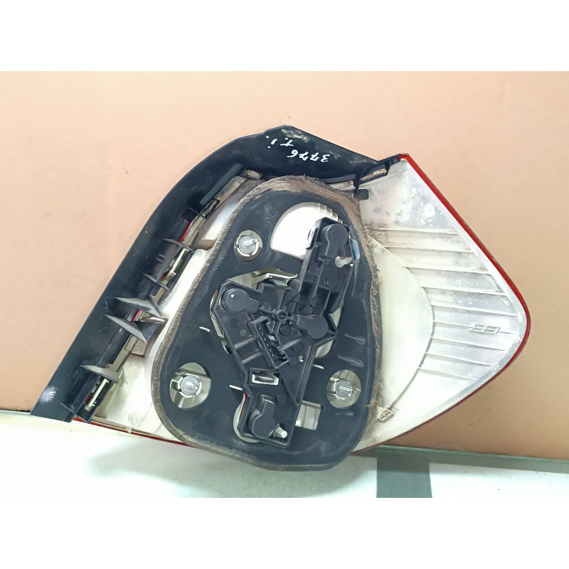 Recambio de piloto trasero izquierdo para bmw serie 1 berlina (e81/e87) 120d referencia OEM IAM 63210397034 63216924501 VALEO