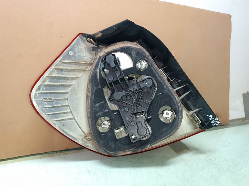 Recambio de piloto trasero derecho para bmw serie 1 berlina (e81/e87) 120d referencia OEM IAM 63210397035 63216924502 