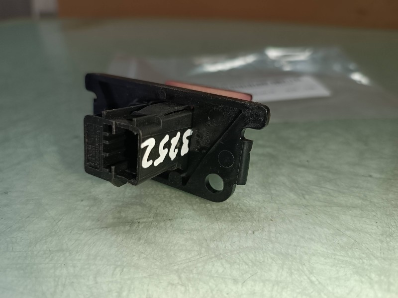 Recambio de warning para peugeot 307 berlina (s2) xs referencia OEM IAM   CONECTOR 3 PINES