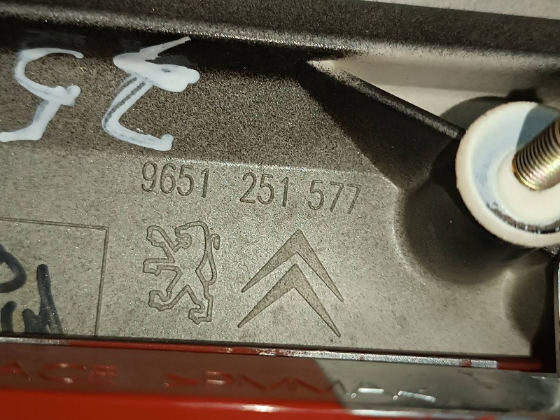 Recambio de aleron trasero para peugeot 307 cc (s1) 2.0 referencia OEM IAM 96512515XL 9641298880 VALEO