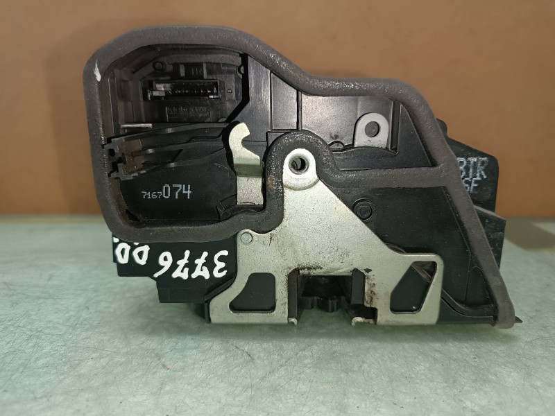 Recambio de cerradura puerta delantera derecha para bmw serie 1 berlina (e81/e87) 120d referencia OEM IAM 7167074  ELECTRICA