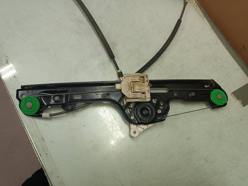 Recambio de elevalunas delantero izquierdo para bmw serie 1 berlina (e81/e87) 120d referencia OEM IAM 7067795S 7138465E ELECTRIC