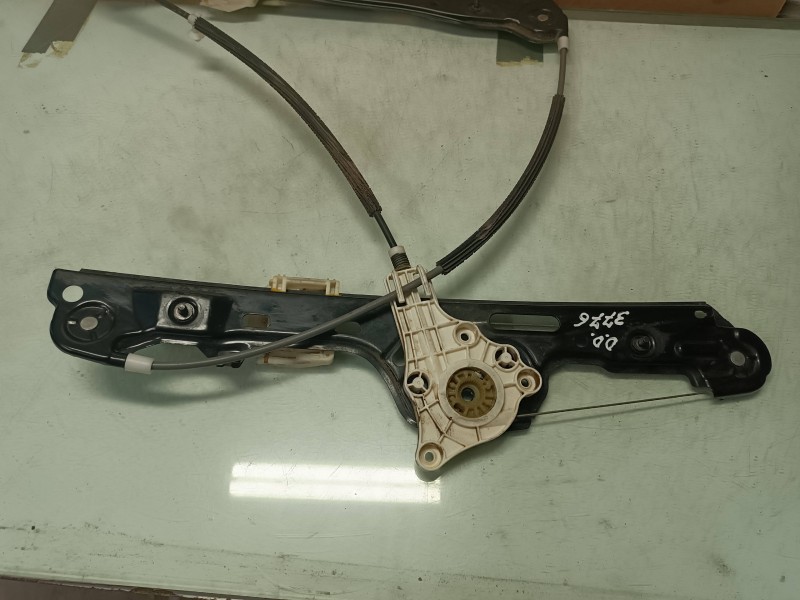 Recambio de elevalunas delantero derecho para bmw serie 1 berlina (e81/e87) 120d referencia OEM IAM 7067796S 7138466E ELECTRICO