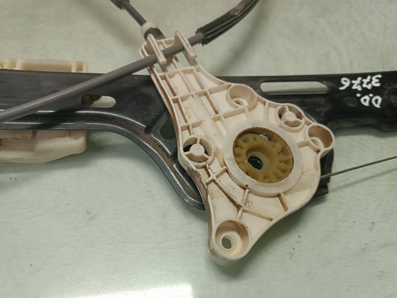 Recambio de elevalunas delantero derecho para bmw serie 1 berlina (e81/e87) 120d referencia OEM IAM 7067796S 7138466E ELECTRICO