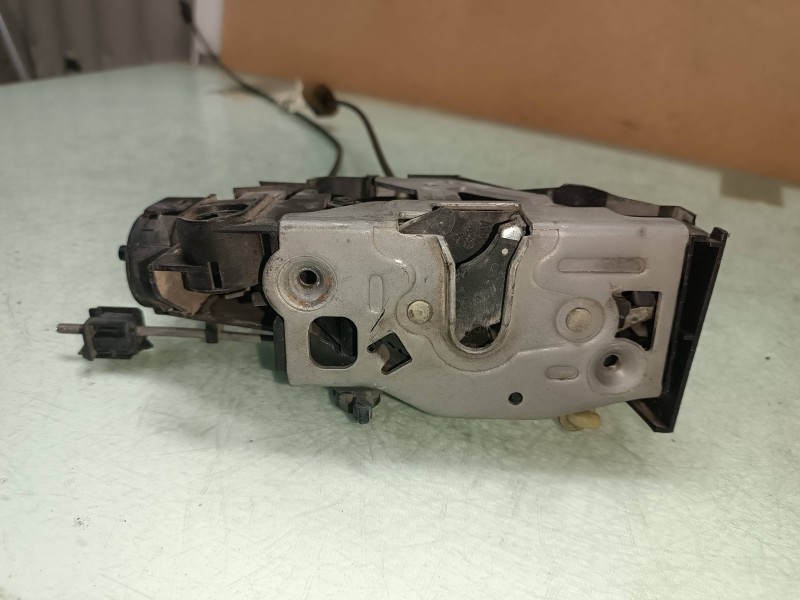 Recambio de cerradura puerta trasera derecha para mercedes-benz clase a (w168) 170 cdi (168.009) referencia OEM IAM   