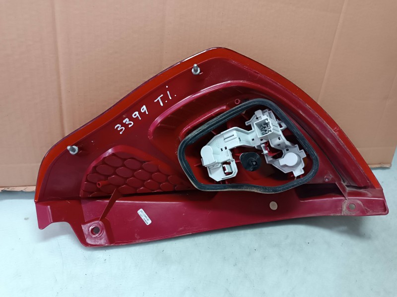 Recambio de piloto trasero izquierdo para ford fiesta (cb1) econetic referencia OEM IAM 8A6113405A  