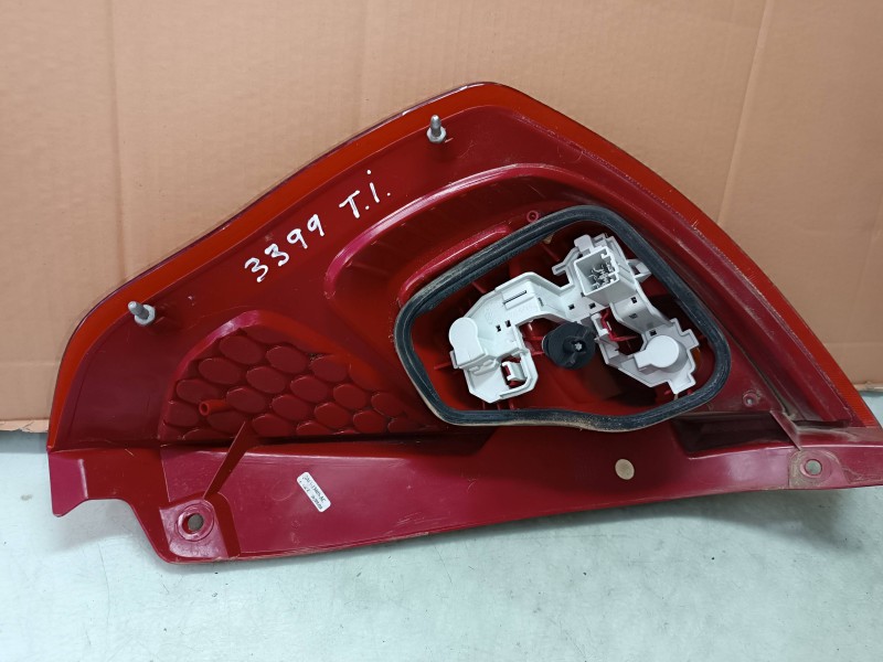 Recambio de piloto trasero izquierdo para ford fiesta (cb1) econetic referencia OEM IAM 8A6113405A  