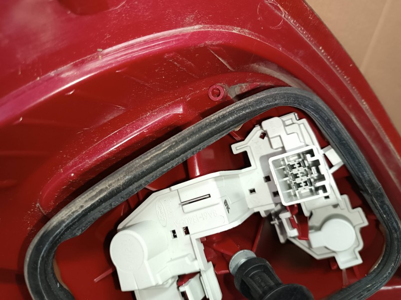 Recambio de piloto trasero izquierdo para ford fiesta (cb1) econetic referencia OEM IAM 8A6113405A  