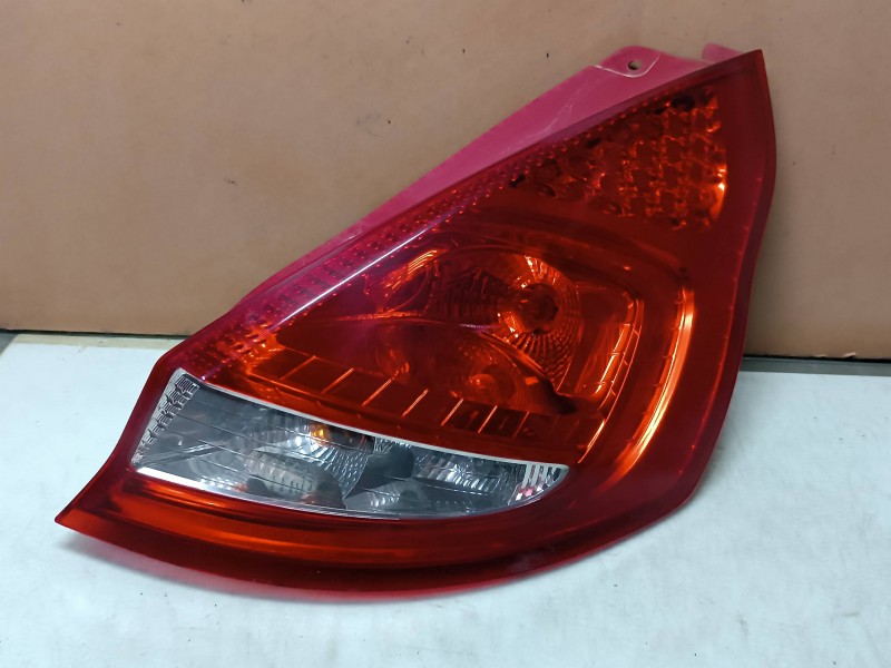 Recambio de piloto trasero derecho para ford fiesta (cb1) econetic referencia OEM IAM 8A6113404AC  