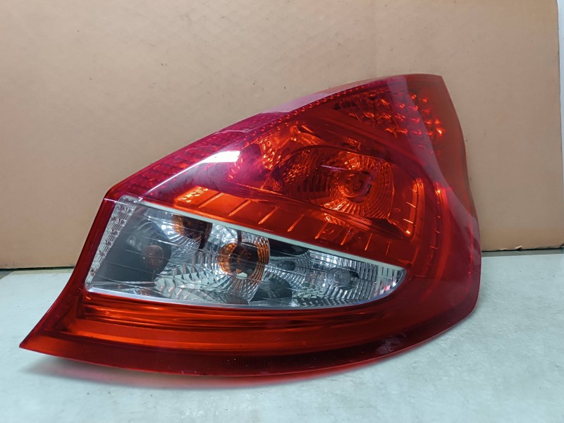 Recambio de piloto trasero derecho para ford fiesta (cb1) econetic referencia OEM IAM 8A6113404AC  