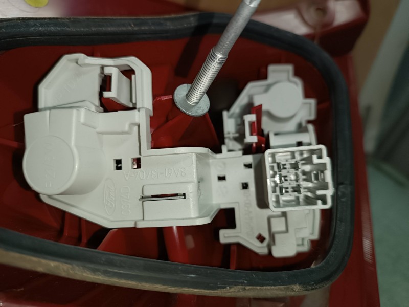 Recambio de piloto trasero derecho para ford fiesta (cb1) econetic referencia OEM IAM 8A6113404AC  