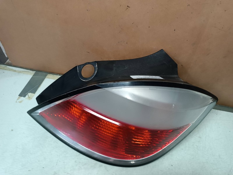 Recambio de piloto trasero derecho para opel astra h berlina elegance referencia OEM IAM 159728  