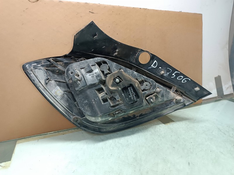 Recambio de piloto trasero derecho para opel astra h berlina elegance referencia OEM IAM 159728  