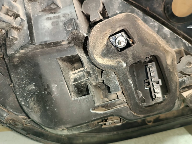 Recambio de piloto trasero derecho para opel astra h berlina elegance referencia OEM IAM 159728  