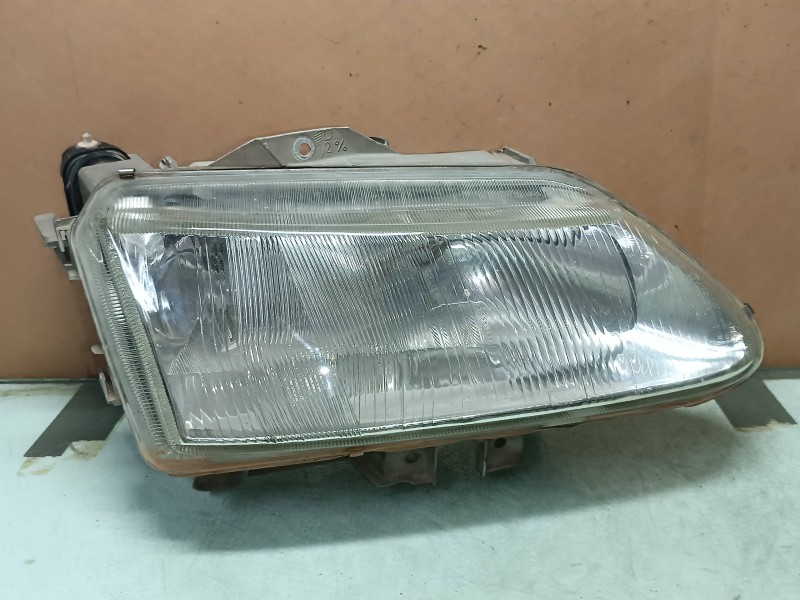 Recambio de faro derecho para renault laguna (b56) 1.8 anade referencia OEM IAM 7700820119  VALEO
