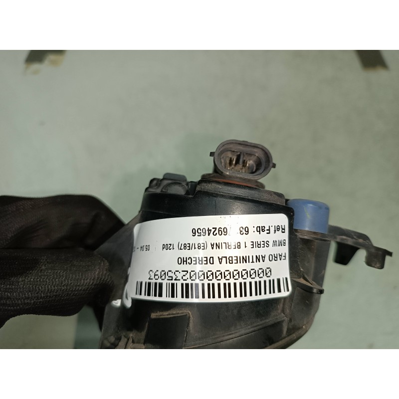 Recambio de faro antiniebla derecho para bmw serie 1 berlina (e81/e87) 120d referencia OEM IAM 63176924656 89203661 VALEO