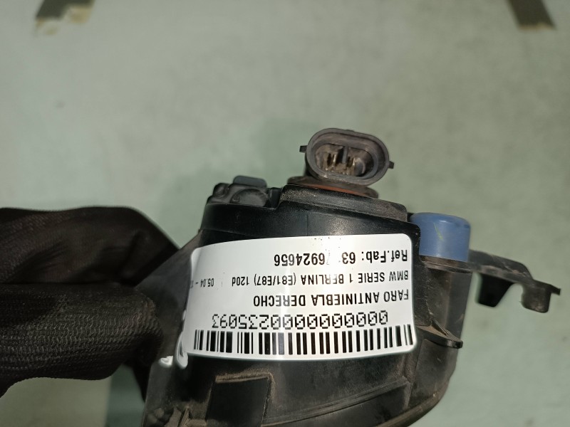 Recambio de faro antiniebla derecho para bmw serie 1 berlina (e81/e87) 120d referencia OEM IAM 63176924656 89203661 VALEO