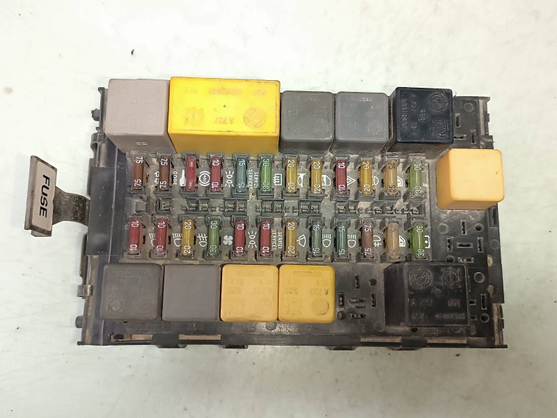 Recambio de caja reles / fusibles para alfa romeo 146 2.0 td l referencia OEM IAM 82461739 60619640 60618024