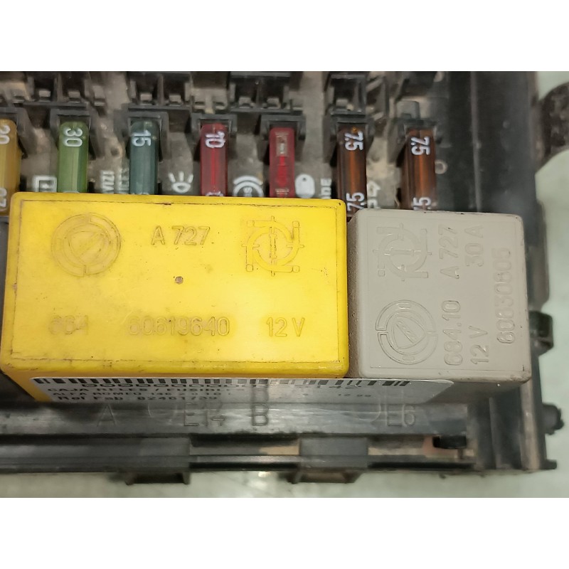 Recambio de caja reles / fusibles para alfa romeo 146 2.0 td l referencia OEM IAM 82461739 60619640 60618024