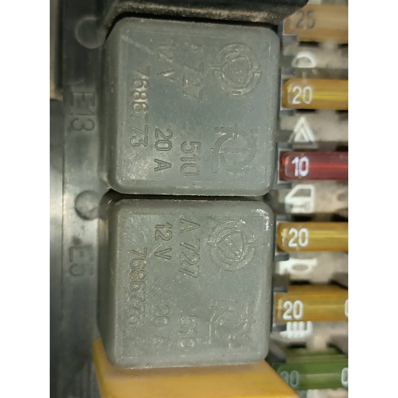 Recambio de caja reles / fusibles para alfa romeo 146 2.0 td l referencia OEM IAM 82461739 60619640 60618024