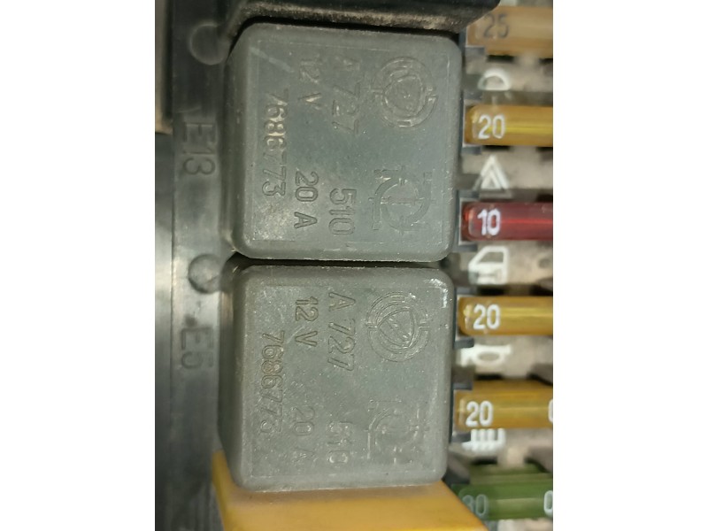 Recambio de caja reles / fusibles para alfa romeo 146 2.0 td l referencia OEM IAM 82461739 60619640 60618024