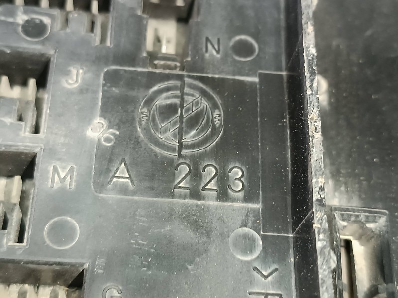 Recambio de caja reles / fusibles para alfa romeo 146 2.0 td l referencia OEM IAM 82461739 60619640 60618024