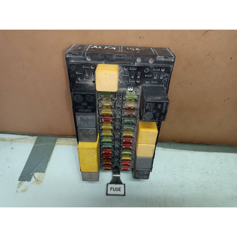 Recambio de caja reles / fusibles para alfa romeo 146 2.0 td l referencia OEM IAM 82461739 60619640 60618024