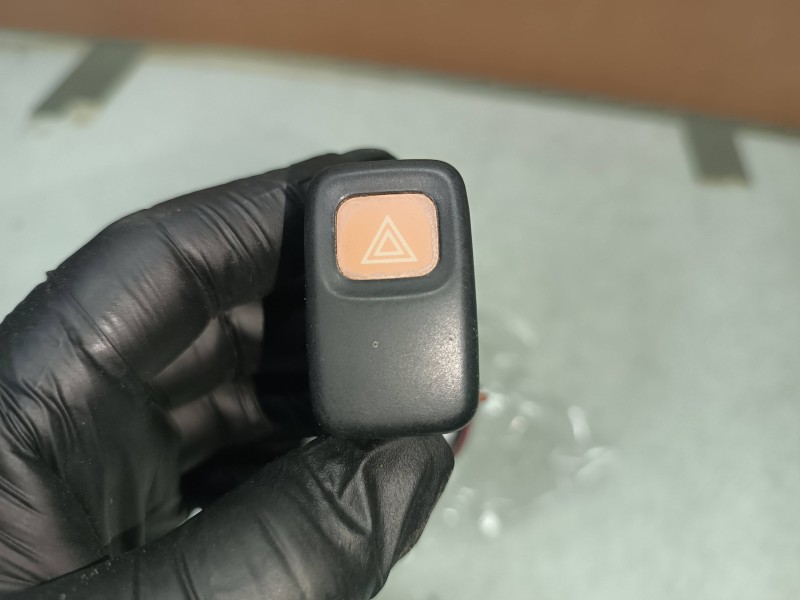 Recambio de warning para mazda 626 berlina (ge) referencia OEM IAM   CONECTOR 4 PINES