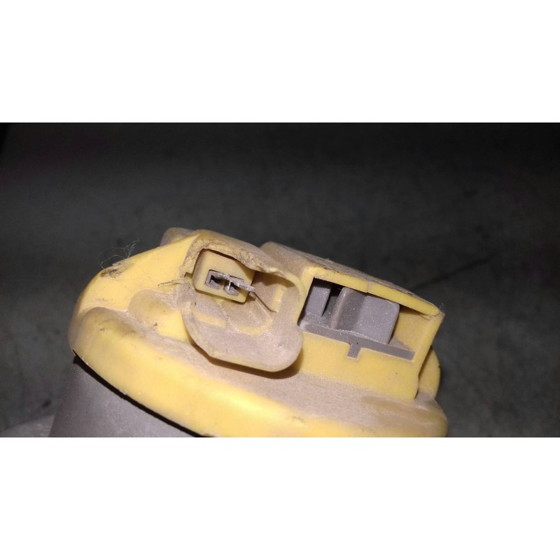 Recambio de faro antiniebla derecho para citroen c3 1.4 referencia OEM IAM 9648947780  CONECTOR 2 PINES