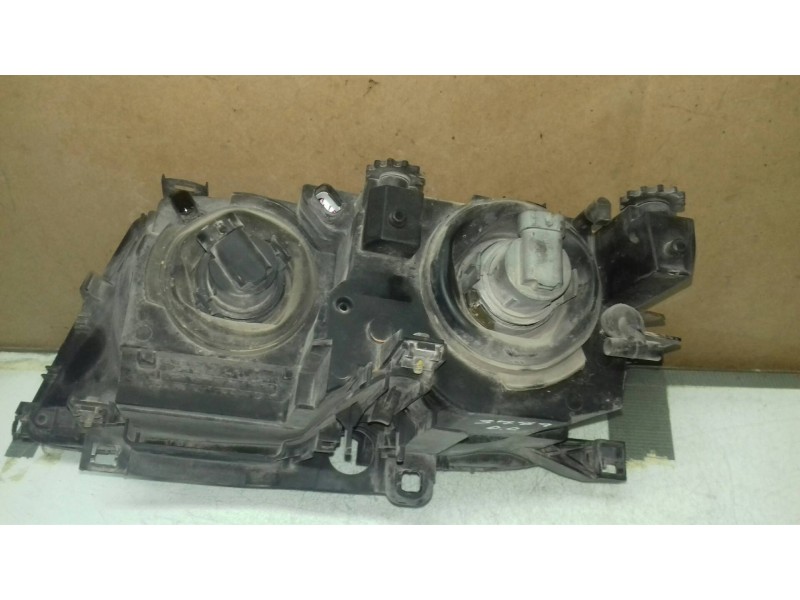Recambio de faro derecho para bmw serie 3 berlina (e46) 320d referencia OEM IAM 58201R  