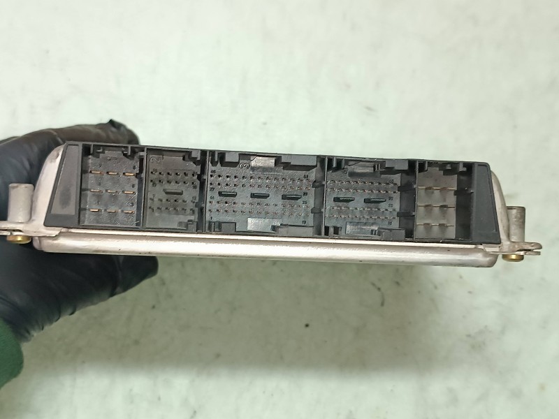 Recambio de centralita motor uce para bmw serie 3 berlina (e46) 320d referencia OEM IAM 7786887 0281010205 7786926