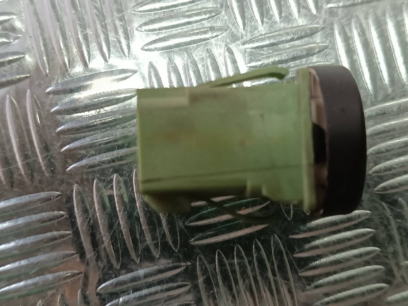 Recambio de interruptor para microcar mc2 referencia OEM IAM  MICROCAR CIERRE CENTRALIZADO