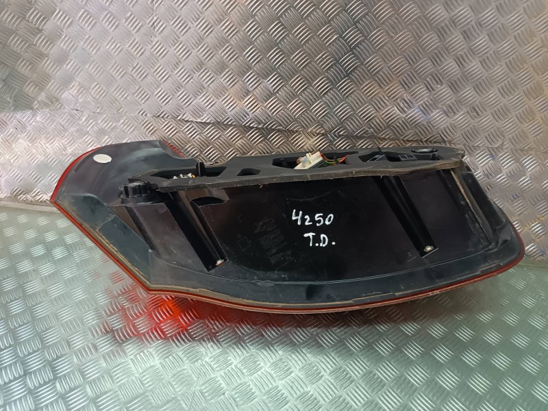 Recambio de piloto trasero derecho para citroen c4 picasso feel referencia OEM IAM   