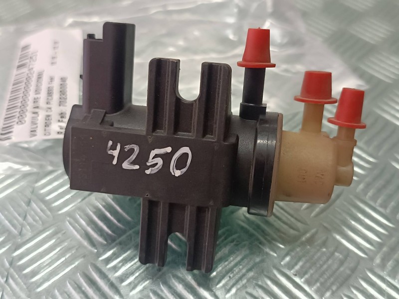 Recambio de valvula aire adicional para citroen c4 picasso feel referencia OEM IAM 702300040 6116316 PIERBURG