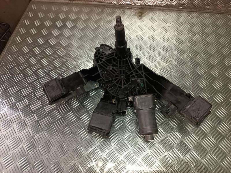 Recambio de motor limpia trasero para citroen c4 picasso feel referencia OEM IAM 9677680580 0390208008 BOSCH