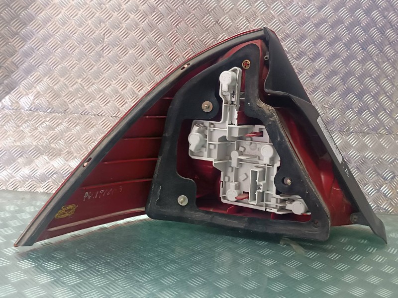 Recambio de piloto trasero derecho para ford mondeo berlina (ge) ambiente (06.2003) (d) referencia OEM IAM 3S7113404A  