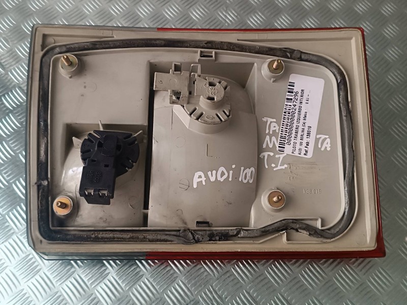 Recambio de piloto trasero izquierdo interior para audi 100 berlina (c4) básico referencia OEM IAM 138019  