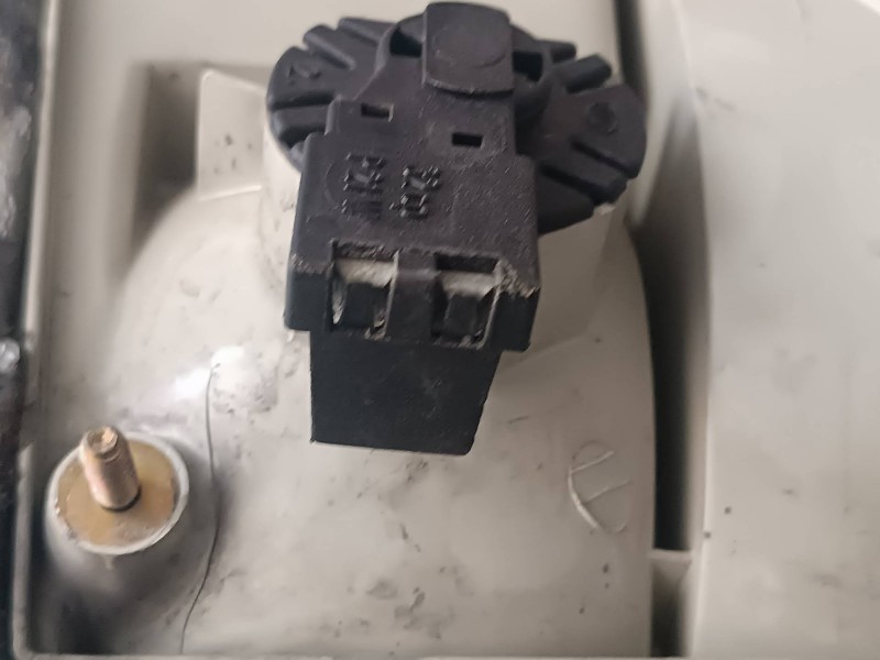 Recambio de piloto trasero izquierdo interior para audi 100 berlina (c4) básico referencia OEM IAM 138019  