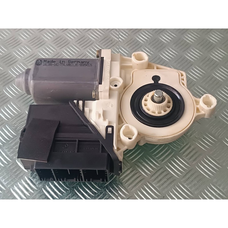 Recambio de motor elevalunas delantero derecho para seat ibiza (6l1) cool referencia OEM IAM 11386102 104383101 