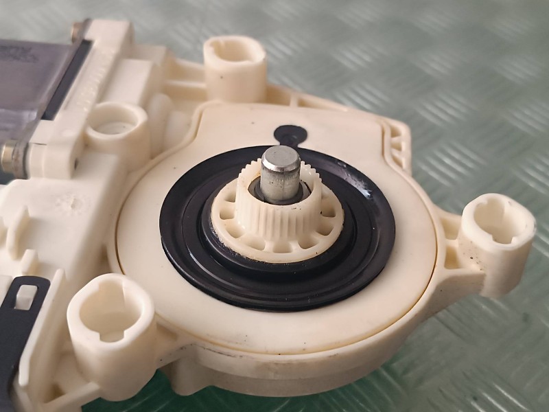 Recambio de motor elevalunas delantero derecho para seat ibiza (6l1) cool referencia OEM IAM 11386102 104383101 