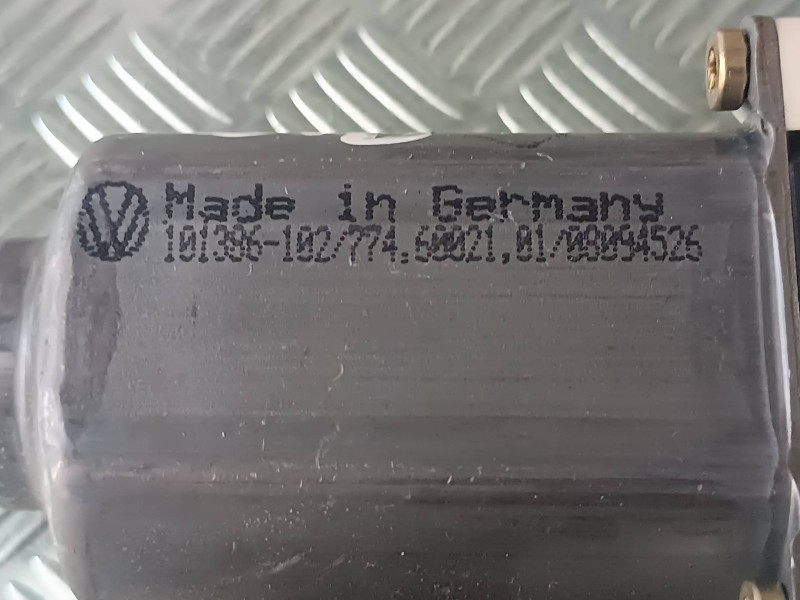 Recambio de motor elevalunas delantero derecho para seat ibiza (6l1) cool referencia OEM IAM 11386102 104383101 