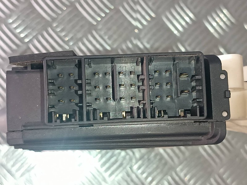 Recambio de motor elevalunas delantero derecho para seat ibiza (6l1) cool referencia OEM IAM 11386102 104383101 